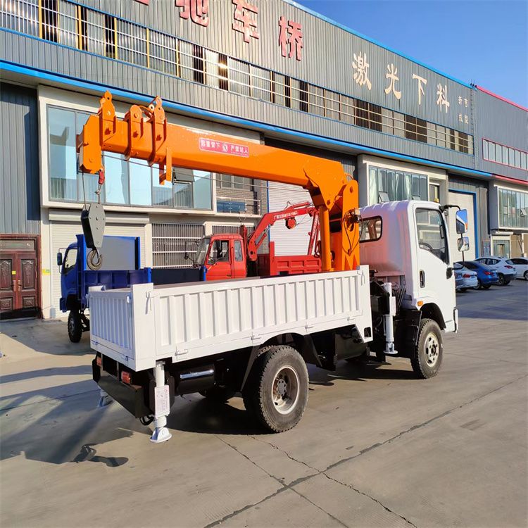 平谷区三轮随车吊定制 农用改装机自备吊中瑞长期出售